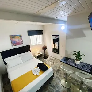 Apartamento Vip Apartasuites Rosales, Medellín