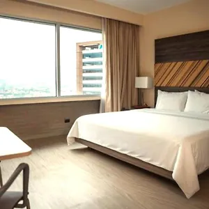 V Grand Hotel, A Member Of Radisson Individuals **** מדיין